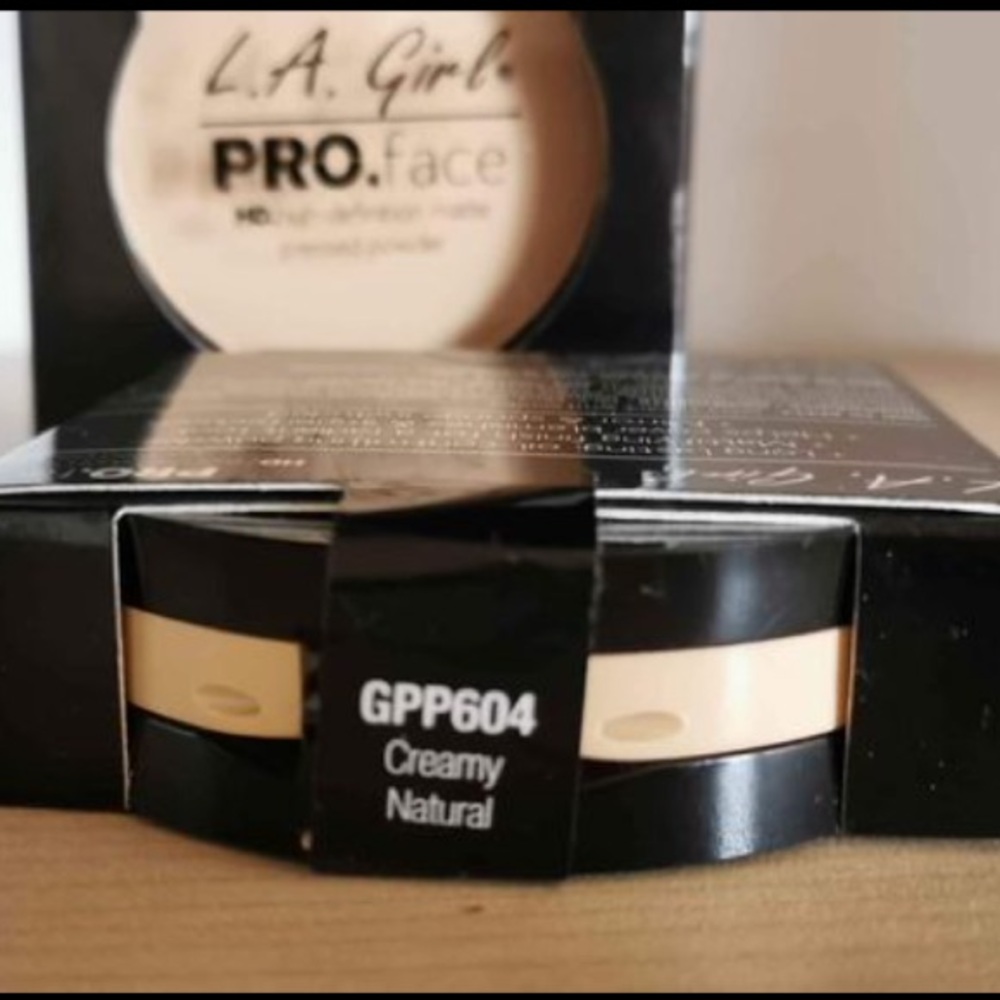 La girl powder makeup creamy natural